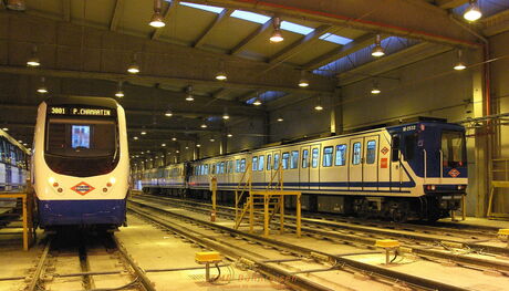 Metro-Züge der Reihen 2500 und 3000.