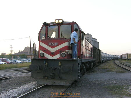 Rangierender Güterzug in Afyon. Die DE 24 heißt so, weil ihr Motor 2400 PS (1765 kW) leistet