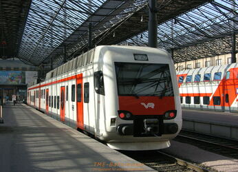 In diesem elektrischen Triebzug der Baureihe Sr 4 begann die Reise zunächst einmal mit einer Fahrt über die Neubaustrecke von Helsinki nach Lahti