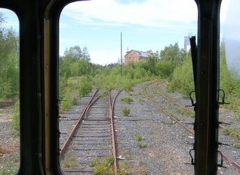 Sehr zugewachsen und nicht mehr vollständig befahrbar ist die Strecke zum Stadthafen in Oulu