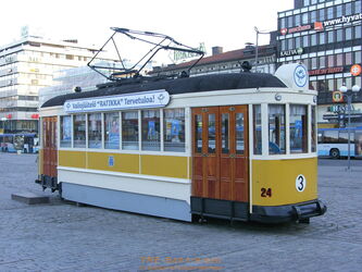 An die Straßenbahn, die einst in Turku fuhr, erinnert dieser Wagenkasten, der jetzt als Eisdiele dient