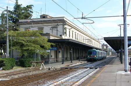Die Größe des Empfangsgebäudes in Pistoia weist auf die einstige Bedeutung der Abzweigestation hin.