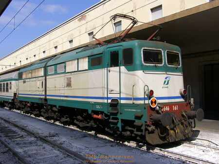 Die E 646 gehört inzwischen zu den Klassikern. Gebaut wurde sie von 1961 bis 1967. Aufnahme in Pistoia
