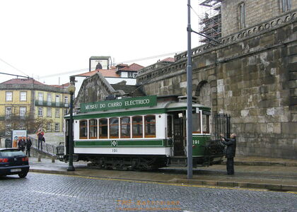 Porto: Museumsstraßenbahnwagen am Endpunkt Infante der Linie 1E