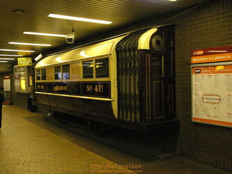 In der dem Bahnhof Queen Street nächstgelegenen U-Bahnstation Buchanan Street befindet sich ein alter U-Bahnwagen als Denkmal