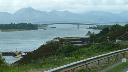 Diese Brücke bindet seit wenigen Jahren Skye an das Festland 