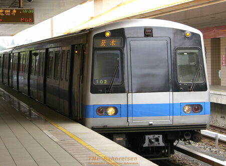 Einfahrender Metro-Zug japanischer Provenienz (Kawasaki)